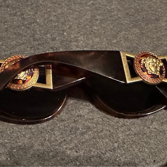 Versace Sunglasses 90's fabulous .like new - Picture 4 of 6
